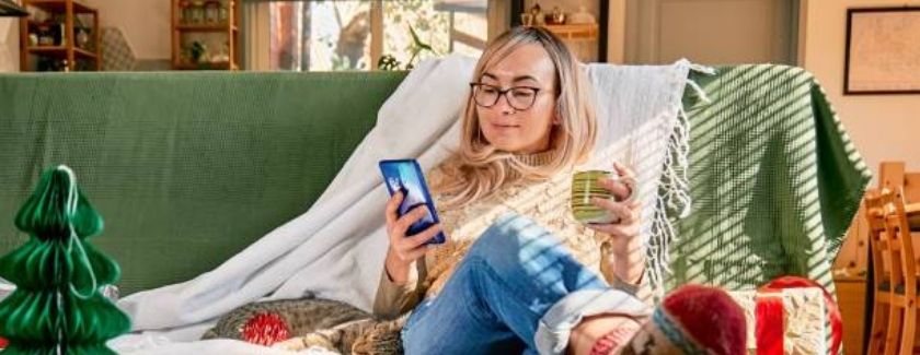 woman shopping online